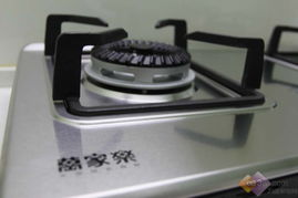 万家乐QM16燃气灶评测 一年整机保修，双分气盘引领节能科技新风尚